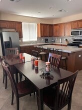 1740 Greenfield Dr in Bullhead City, AZ - Foto de edificio - Building Photo