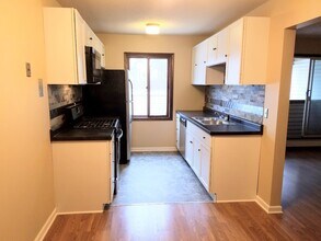 10840 Rockford Road Unit 202, Unit 202 in Plymouth, MN - Building Photo - Building Photo