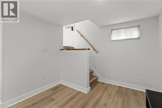 25 Castlefield Dr in Hamilton, ON - Building Photo - Building Photo