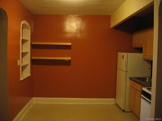 property at 221 E 18th St