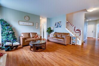 16552 NE Pacific Terrace in Portland, OR - Building Photo - Building Photo