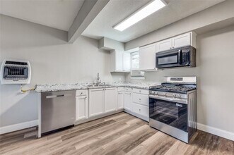 1001 W Elm St in Denison, TX - Building Photo - Building Photo