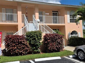 575 Augusta Blvd, Unit 8 in Naples, FL - Foto de edificio - Building Photo