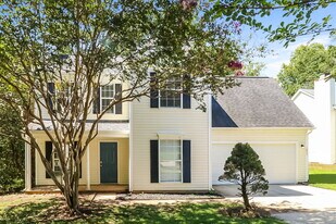 1623 Oak Knoll Ln in Charlotte, NC - Building Photo