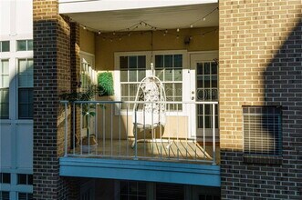 220 Renaissance Pkwy NE in Atlanta, GA - Building Photo - Building Photo