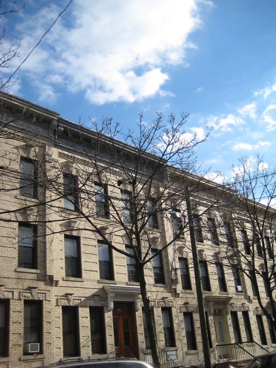 1920 Linden St in Flushing, NY - Foto de edificio