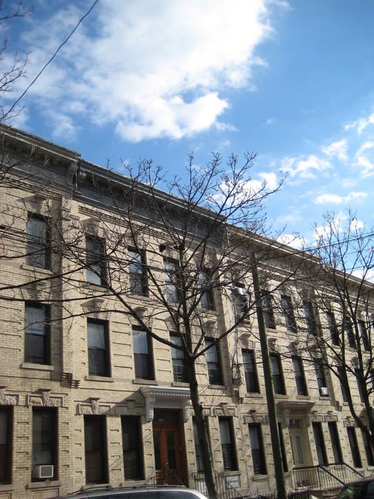 1920 Linden St in Flushing, NY - Building Photo