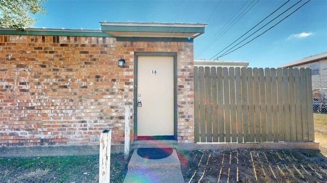 property at 725 Peppertree Dr