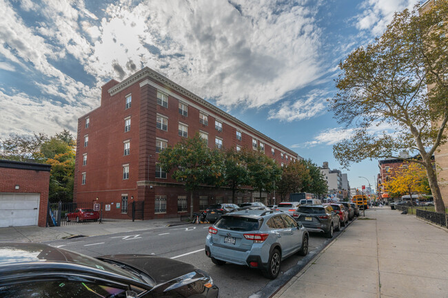 904 De Kalb Ave in Brooklyn, NY - Building Photo - Building Photo