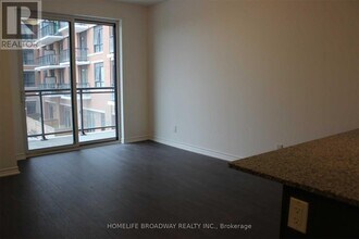 11611 Yonge St in Richmond Hill, ON - Building Photo - Building Photo