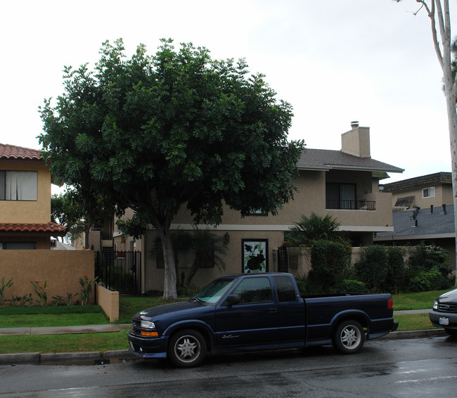 3762-3768 Howard Ave in Los Alamitos, CA - Building Photo - Building Photo