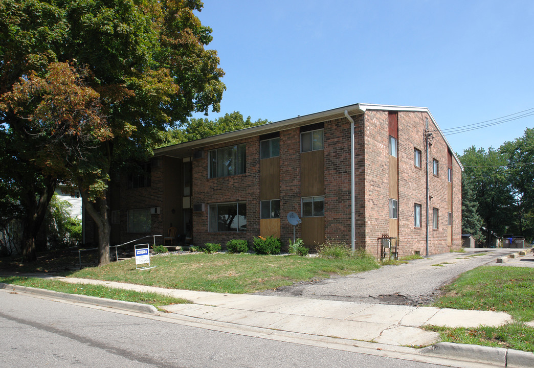 1815 Bailey St in Lansing, MI - Building Photo