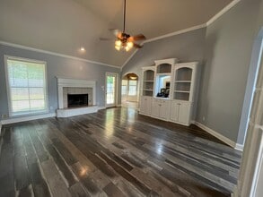 1050 Azalea Garden Dr in Shreveport, LA - Building Photo - Building Photo