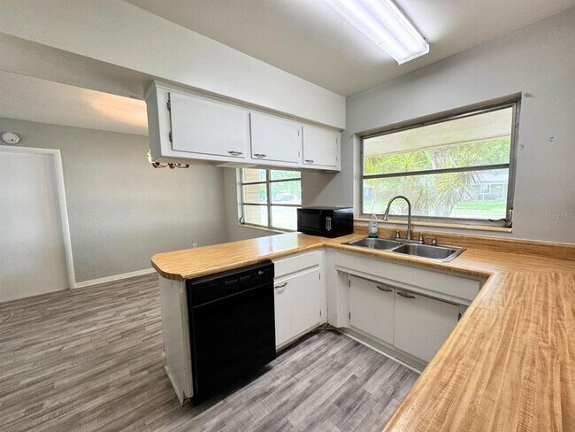5030 10th St N in St. Petersburg, FL - Building Photo - Building Photo