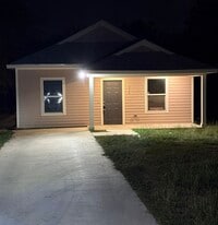 914 Country Club Dr in Seguin, TX - Building Photo