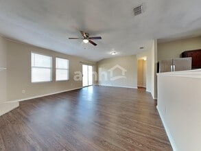 101 Long Prairie Dr in Forney, TX - Foto de edificio - Building Photo