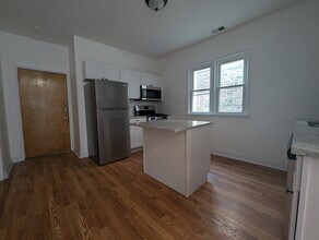 1520 W Melrose St, Unit 2F in Chicago, IL - Building Photo - Building Photo