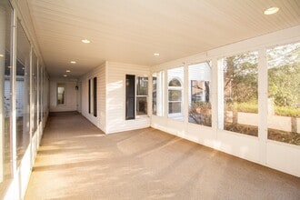 13 Hartford Ave E in Mendon, MA - Building Photo - Building Photo