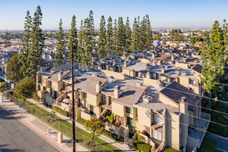 Victoria Townhomes in Carson, CA - Building Photo - Building Photo