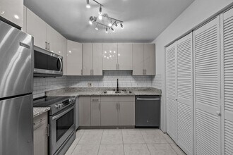 1100 Manor Dr in Palm Springs, FL - Building Photo - Building Photo