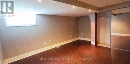 22 Dunstall Crescent in Toronto, ON - Building Photo - Building Photo