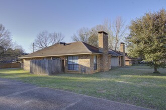 5805 Sidney Dr in Texarkana, TX - Building Photo - Building Photo