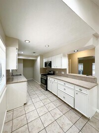 1503 W Donovan St photo'