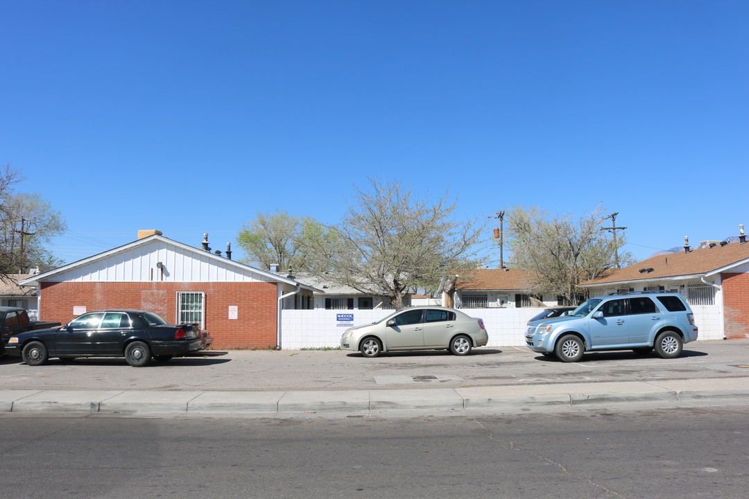 8513 Marquette Ave NE in Albuquerque, NM - Building Photo