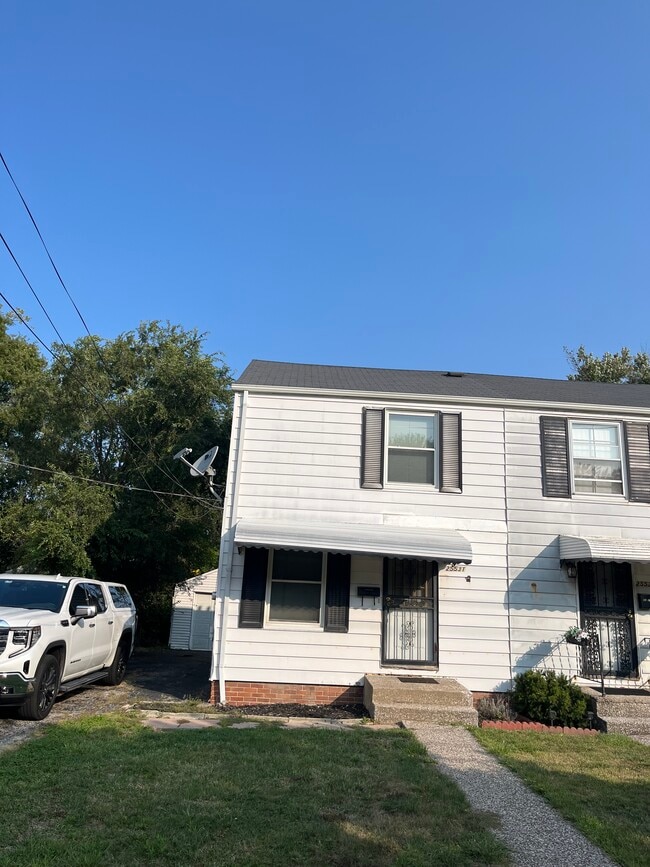 property at 25531 Tungsten Rd