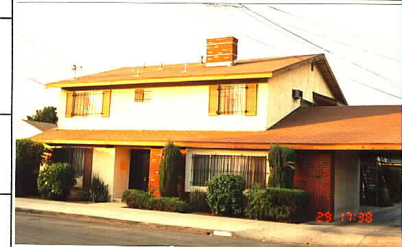 3829 E 60th St in Huntington Park, CA - Foto de edificio - Building Photo