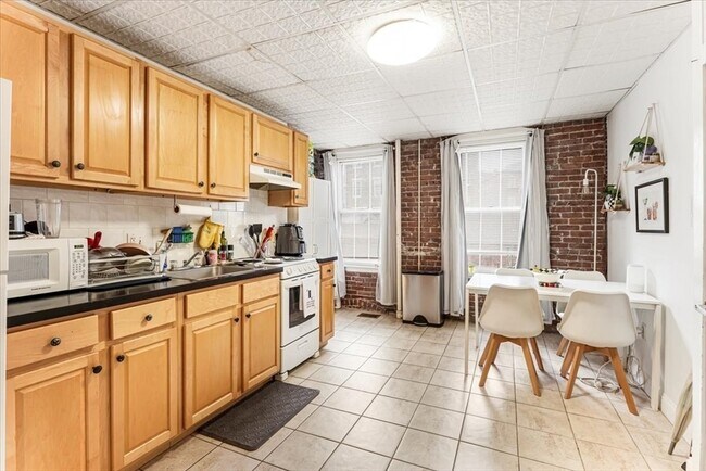 19 Harris St in Cambridge, MA - Foto de edificio - Building Photo