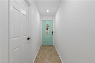 9930 Valley Lake Dr in Houston, TX - Building Photo - Building Photo