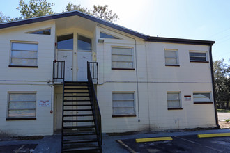 Camelot Apartments in Tampa, FL - Foto de edificio - Building Photo