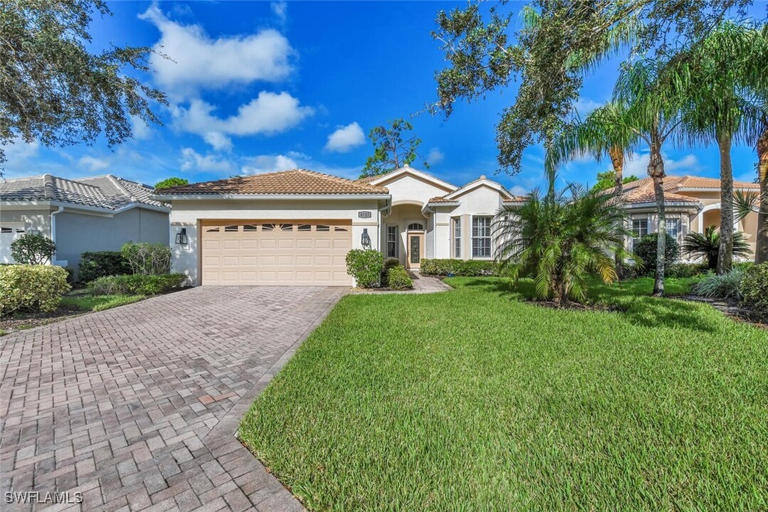 8727 Gleneagle Way in Naples, FL - Building Photo