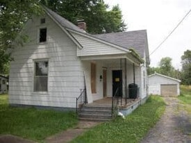 513 E Page St in Vandalia, MO - Building Photo