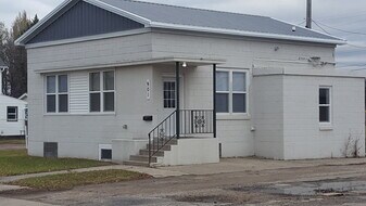 901 N 6th St in Grand Forks, ND - Building Photo