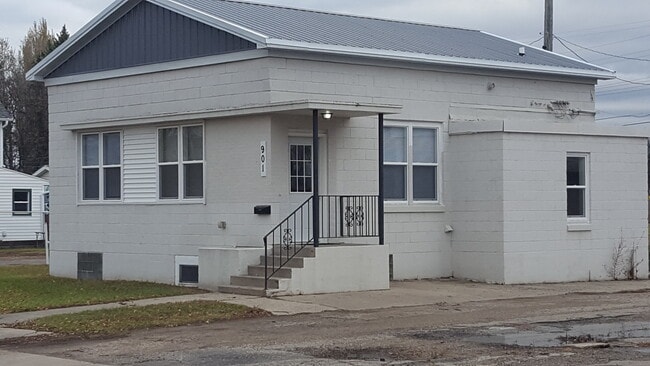 property at 901 N 6th St