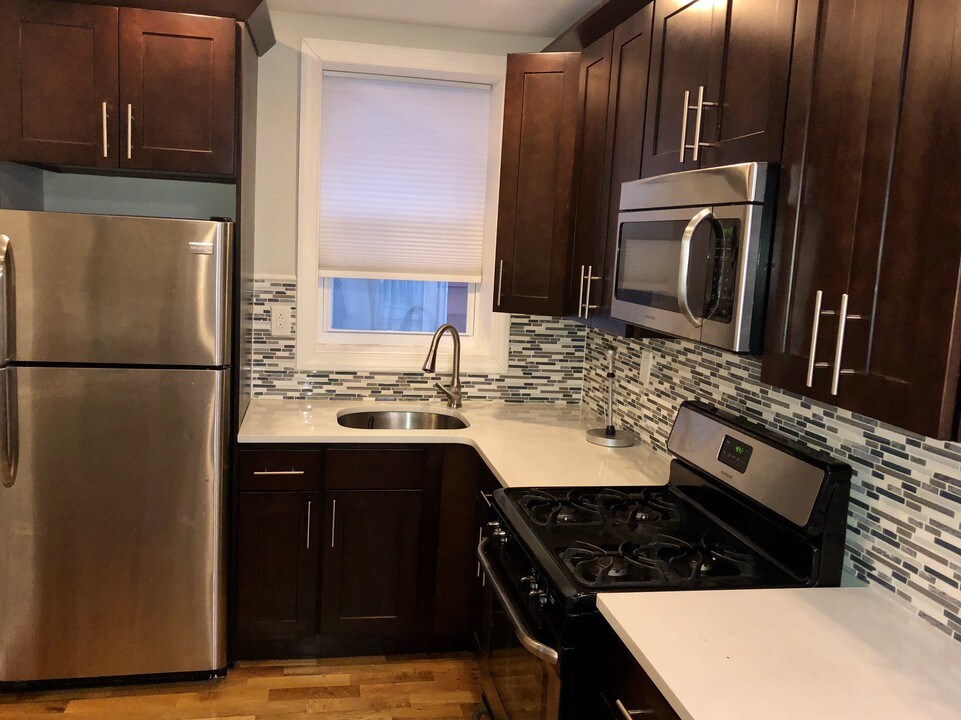 121 E 54th St in Brooklyn, NY - Building Photo