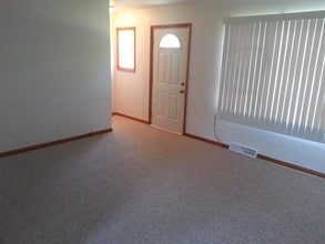 1205 Royal Dr in Cedar Falls, IA - Building Photo - Building Photo