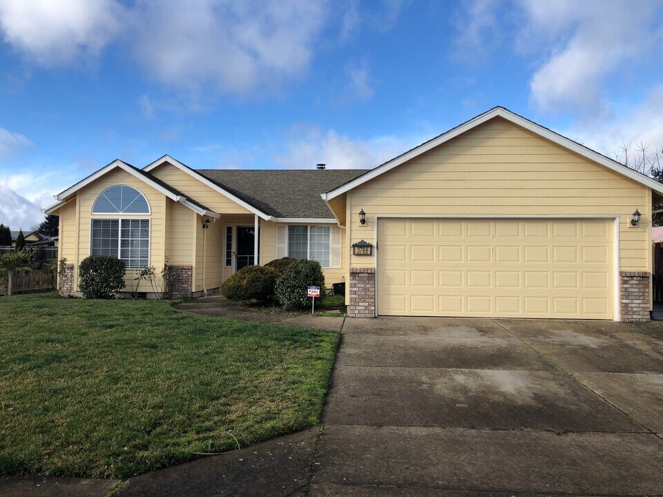 3788 Berkshire St in Eugene, OR - Building Photo