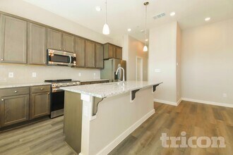 3015 Songbird Ln in Garland, TX - Foto de edificio - Building Photo