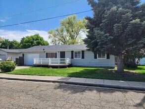 1125 E 5th S in Mountain Home, ID - Building Photo - Building Photo
