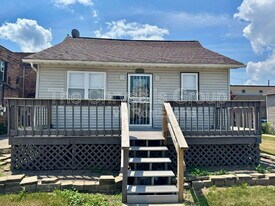 137 Hennepin St in La Salle, IL - Building Photo