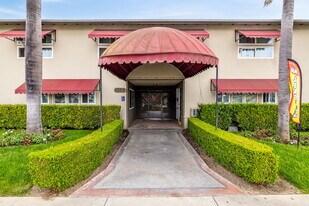 Woodruff Apartments in Bellflower, CA - Building Photo