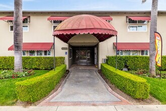 Woodruff Apartments in Bellflower, CA - Foto de edificio - Building Photo