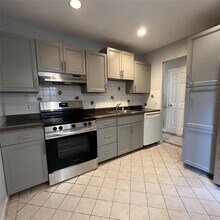 7 Granada Crescent in White Plains, NY - Building Photo - Building Photo