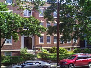 53 Manchester Rd, Unit 5 in Brookline, MA - Foto de edificio - Building Photo