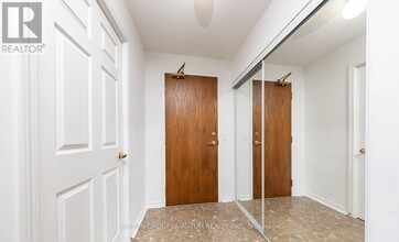 4889-4889 Kimbermount Ave in Mississauga, ON - Building Photo - Building Photo