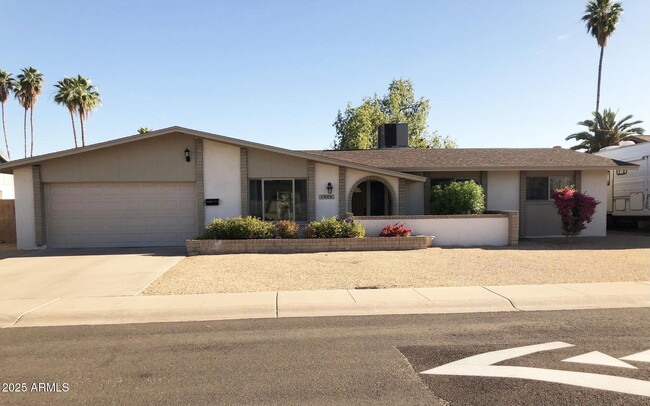 property at 1946 E Ellis Dr