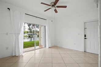 1731 NW 96th Terrace in Pembroke Pines, FL - Foto de edificio - Building Photo